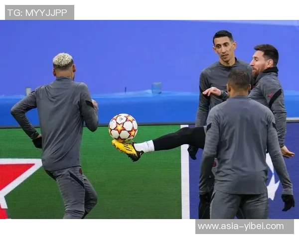 巴黎足球赛现场发生爆炸事件引发恐慌警方全力展开调查与安保措施 巴黎足球赛现场发生爆炸事件引发恐慌警方全力展开调查与安保措施